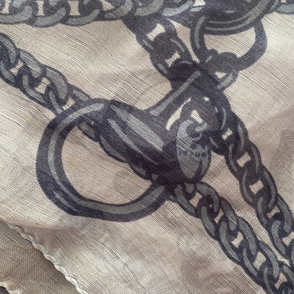 GUCCI silk - Picture 2 of 3